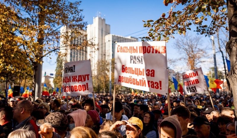 «Голоса десятков тысяч важнее парламентских пиджаков»: Кишинев поднялся против режима Санду