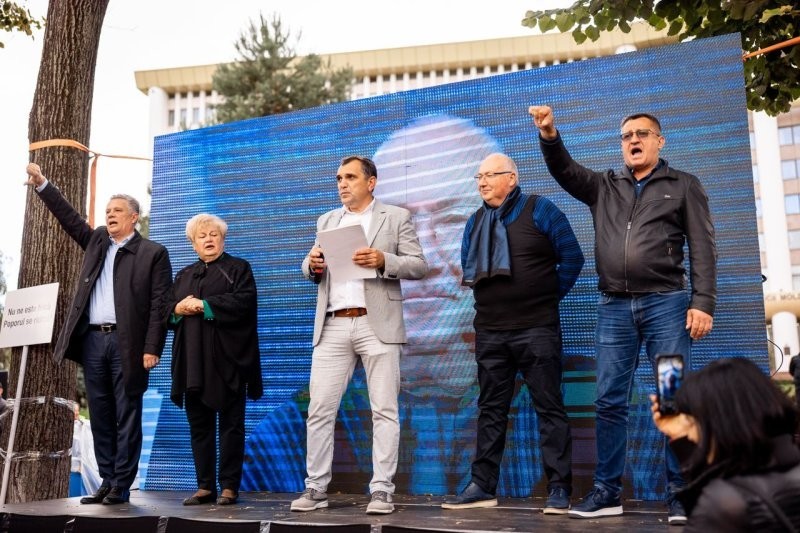 «Голоса десятков тысяч важнее парламентских пиджаков»: Кишинев поднялся против режима Санду
