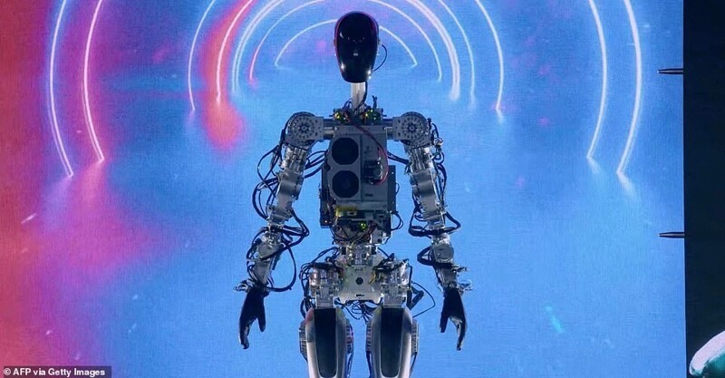 Илон Маск представил рабочий прототип робота-гуманоида Tesla Bot