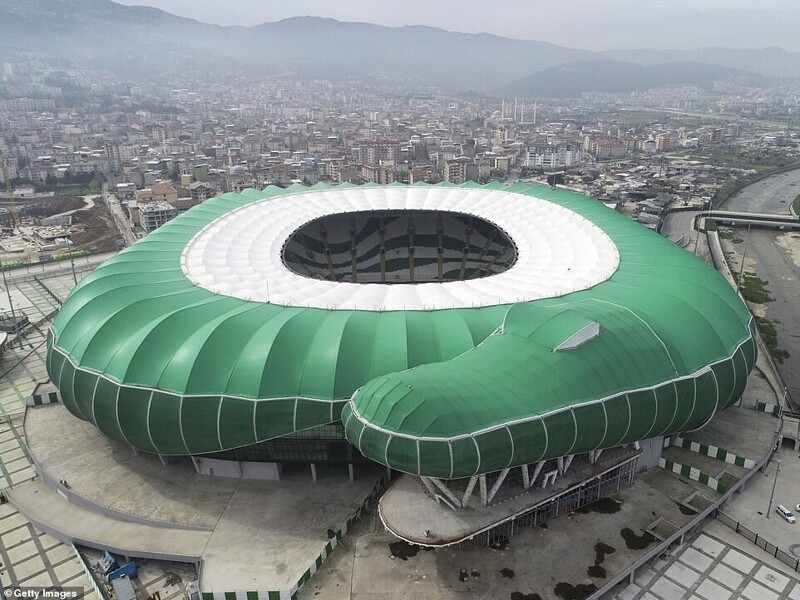 В Турции построили стадион в форме крокодила