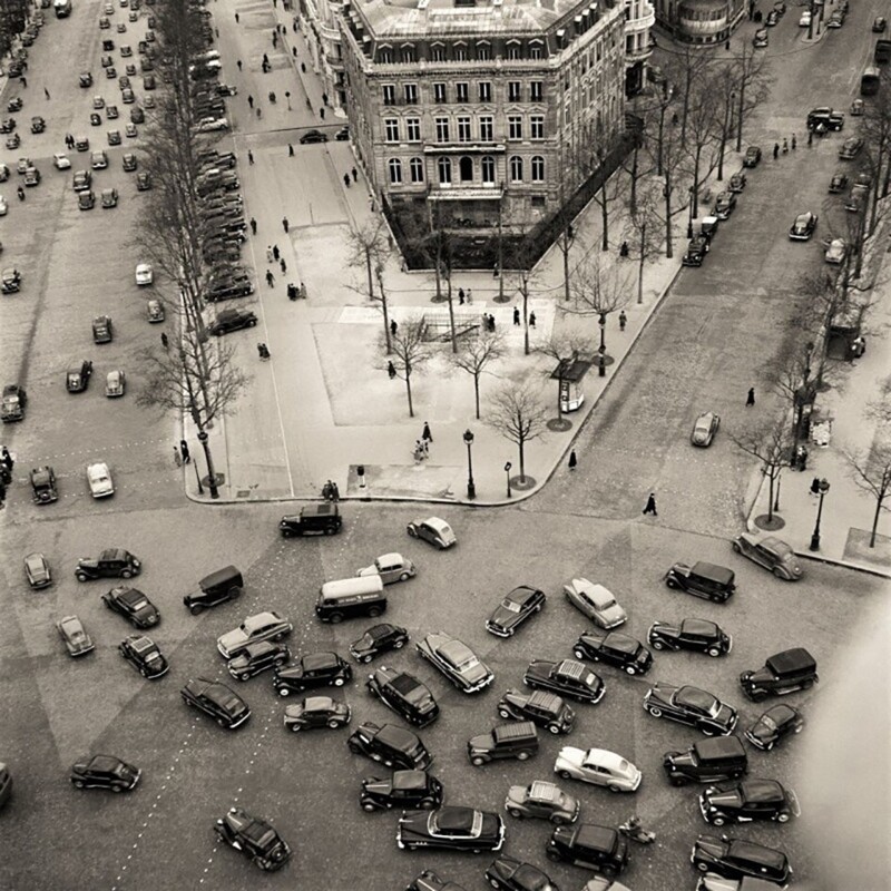 Площадь Шарля де Голля, до 1970 года - площадь Звезды (Place de l'étoile).Париж, Франция.1950 год