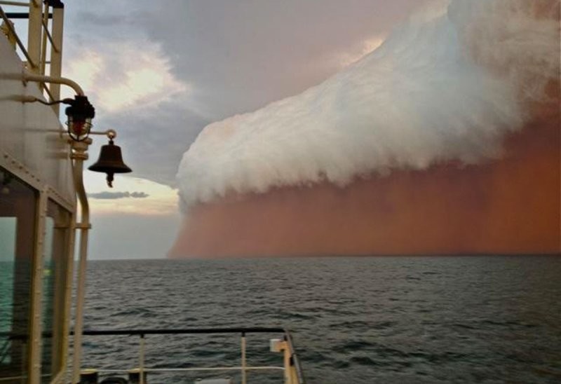 Пылевое облако в Австралии