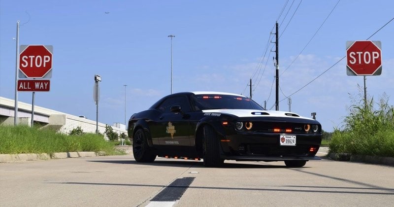 Конфискованный у уличного гонщика Dodge Challenger SRT Hellcat теперь служит в полиции Техаса