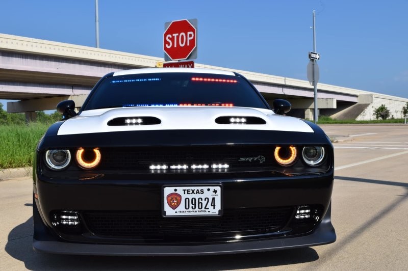 Конфискованный у уличного гонщика Dodge Challenger SRT Hellcat теперь служит в полиции Техаса