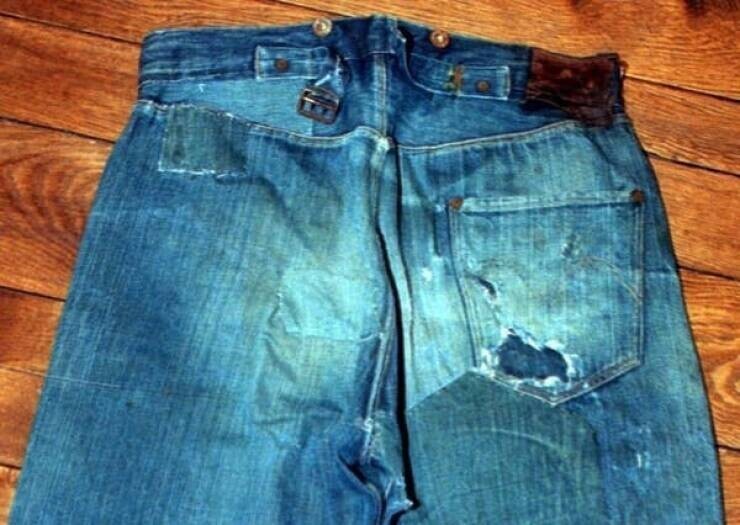 6. Вот так выглядит одна из старейших в мире пар джинсов Levi’s