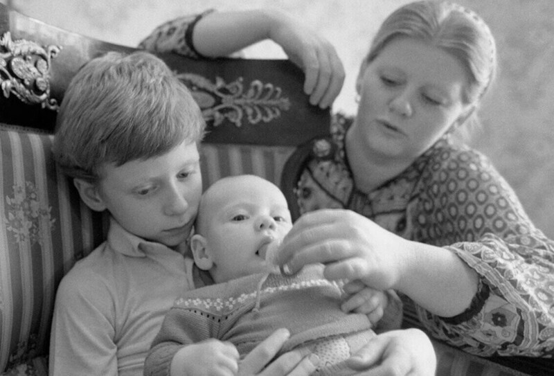 Ирина Муравьева с сыновьями, 1980-е годы.