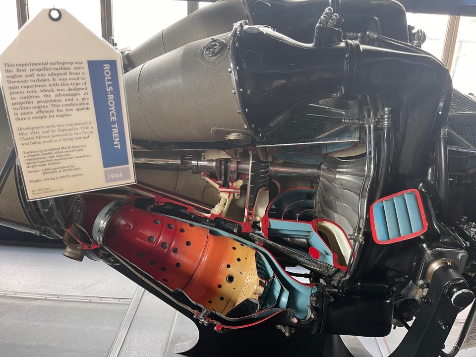 Турбовинтовой двигатель Rolls-Royce 1944 года