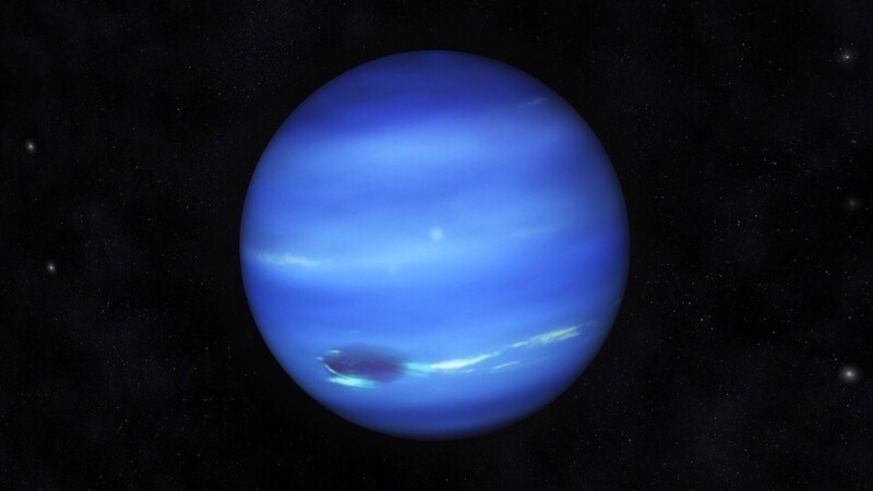 Лето на Нептуне длится сорок лет, хотя температура там минус 200 градусов Цельсия