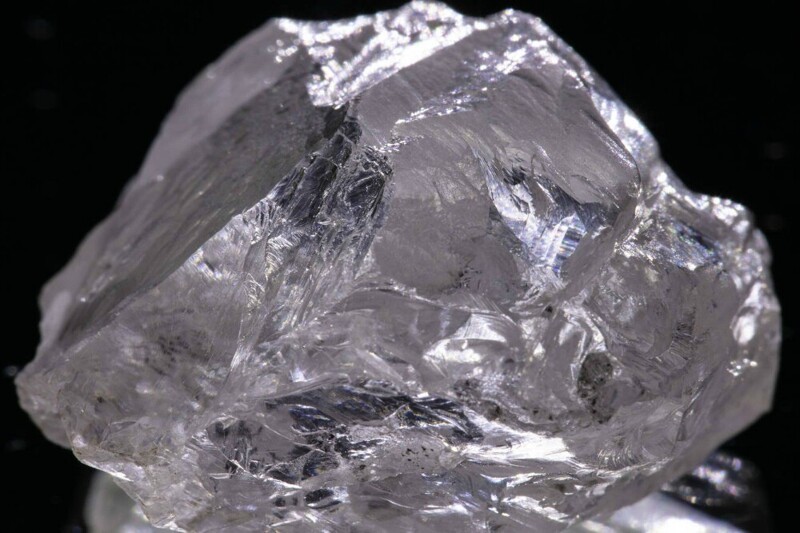 Возраст большинства алмазов составляет не менее трех миллиардов лет