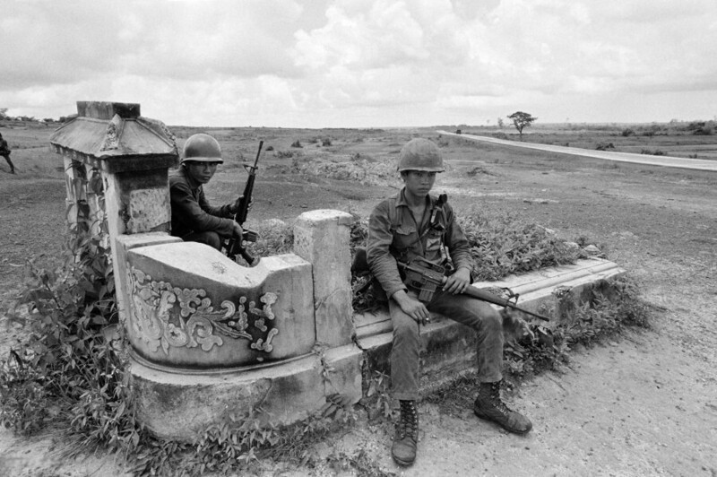 Октябрь 1972 года. Вьетнам. Чья-то могила возле национального шоссе номер 13. Фото Ennio Iacobucci.