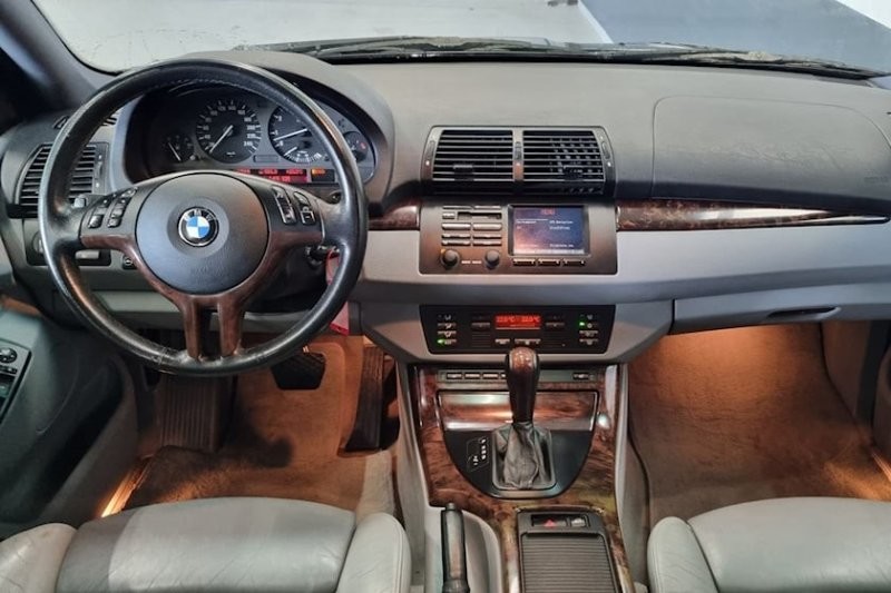Берегите глаза: в Швейцарии продают самый уродливый BMW X5