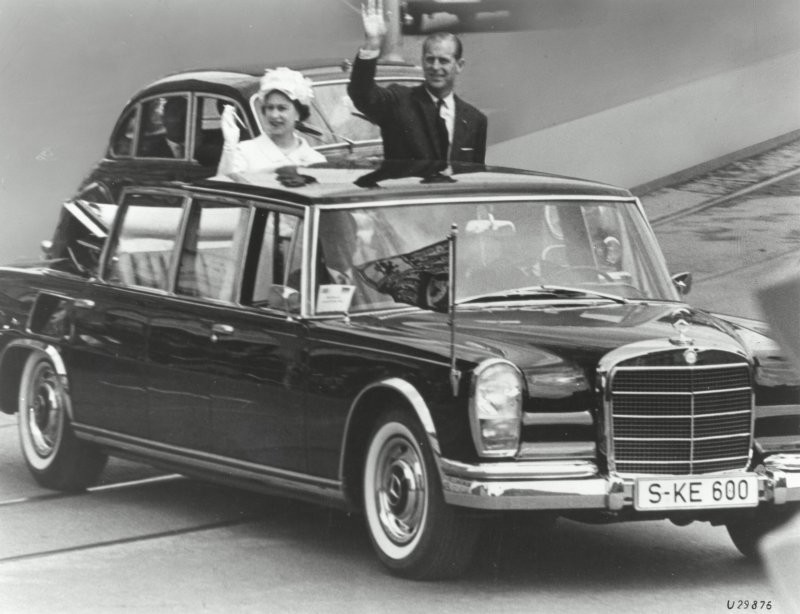Mercedes-Benz 600 Pullman W100: выбор настоящих злодеев и знаменитостей