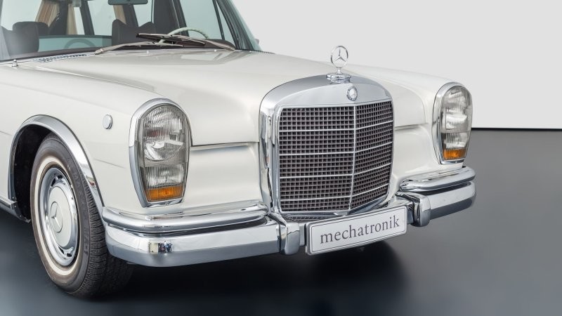 Mercedes-Benz 600 Pullman W100: выбор настоящих злодеев и знаменитостей