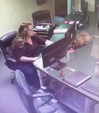 Сама кофе пьет, а ему не дает