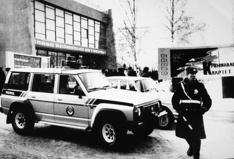 Да что там 90-е, в конце 80-х в славном городе Барнауле, Nissan Patrol "служил" в ГАИ