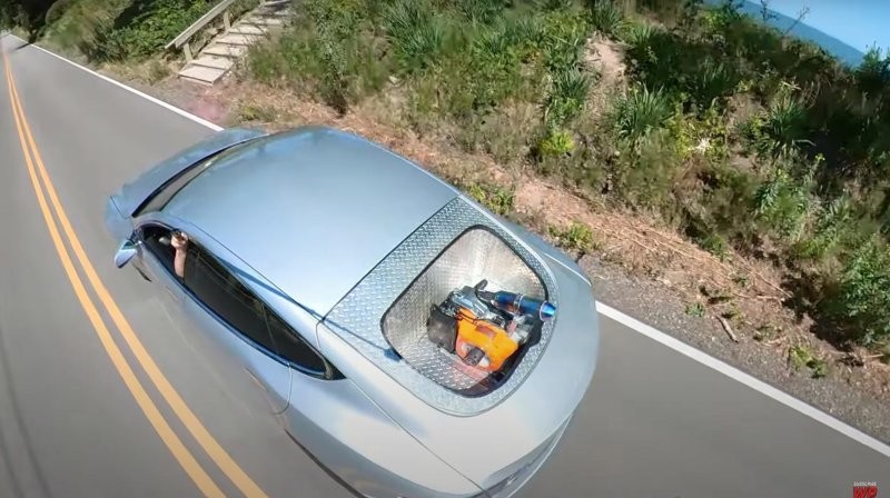 Умелец превратил Tesla Model S в своеобразный гибридный автомобиль и проехал на нём 2900 километров