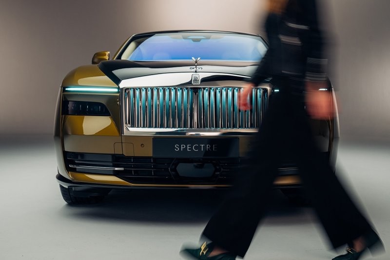Начало новой эры Rolls-Royce: представлен Spectre — самый роскошный в мире электромобиль