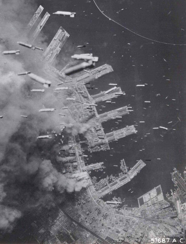 8. Сбрасывание бомб на г.Кобе, Япония, 1945 год