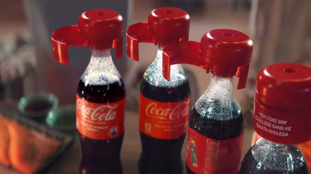 Необычная трогательная реклама Coca-Cola в Индии – просто открой крышку рядом с другом