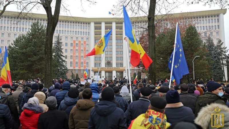 Майдан наоборот... Пока во Франции бастуют, а в Германии выходят на митинги, в Молдавии ситуация начинает напоминать Киев начала 2014 года
