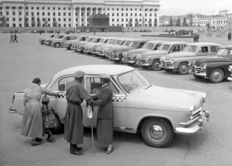 Комфортные лимузины и кабриолеты в Советском Союзе, которые работали в такси