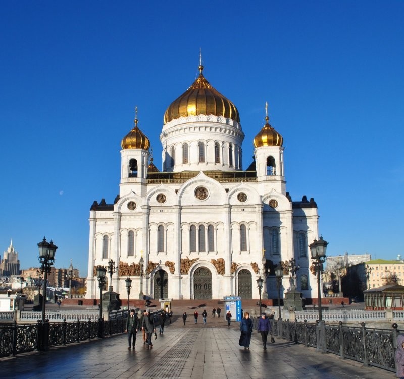 Как в центре Москвы, где сейчас находится храм, построили самый большой бассейн в СССР