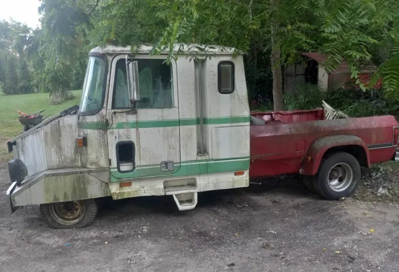 «Доджефорд»: на интернет-барахолке выставили на продажу очень странный грузовик