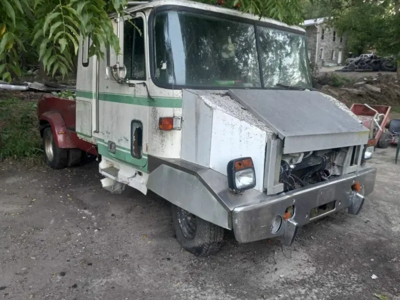«Доджефорд»: на интернет-барахолке выставили на продажу очень странный грузовик