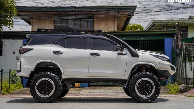 Филиппинские мастера подготовили Toyota Fortuner для экстремального бездорожья