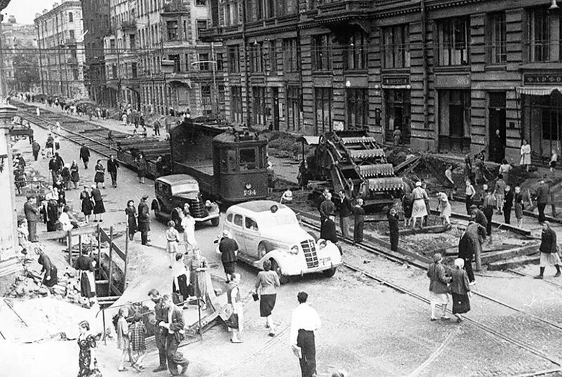 Дорожные работы на улице Восстания. ~1949 год