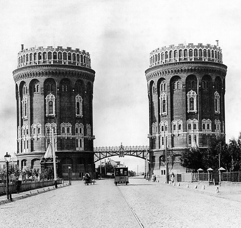 Крестовские водонапорные башни, Москва, 1900–1910 гг. Снесены в 1939 году