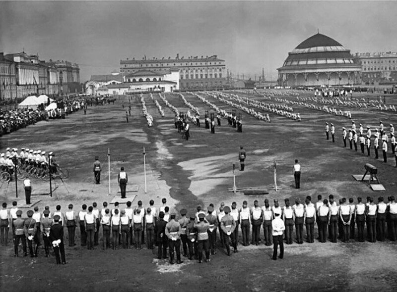 Военно-спортивный праздник на Марсовом поле в честь 100-летнего юбилея Бородинского сражения. Санкт-Петербург, 1912 год