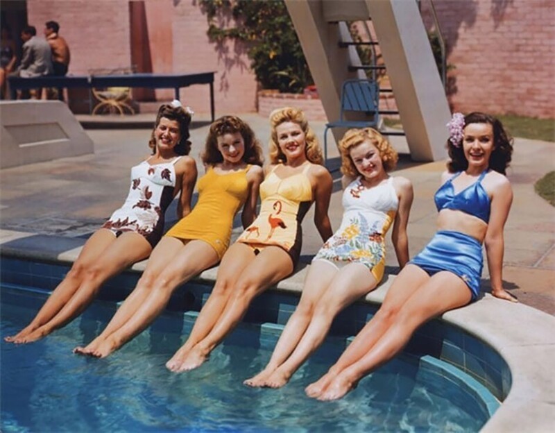 Модный показ купальников, 1944 год
