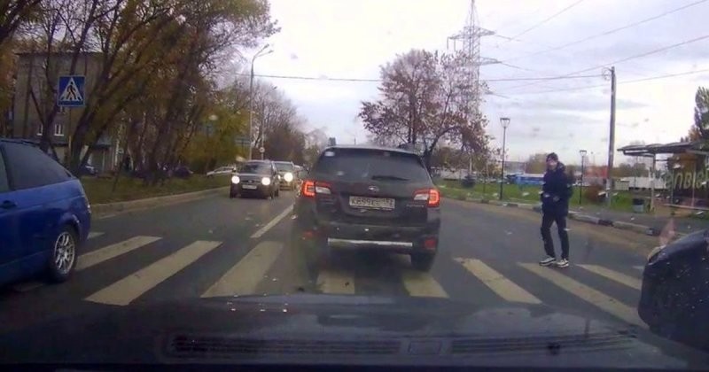 «Перестроился и сразу по тормозам!»: ДТП на пешеходном переходе в Нижнем Новгороде