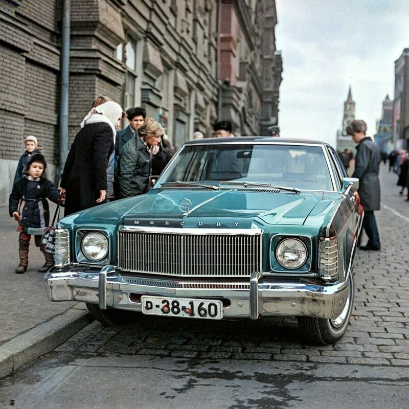 Любопытство, 1975 год.  Кремлевский проезд.