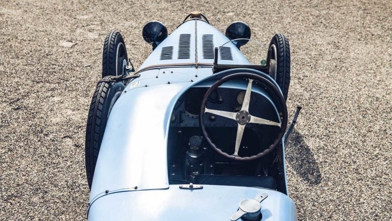 Компания Bugatti приобрела коллекцию из пяти довоенных автомобилей, которые никогда не реставрировались