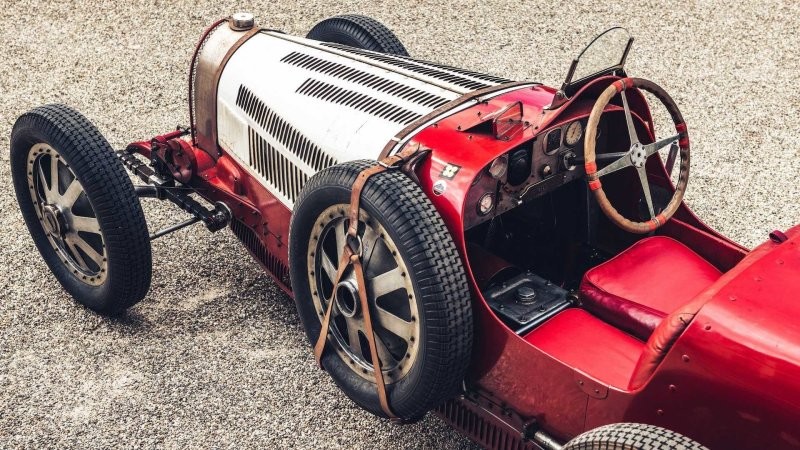 Компания Bugatti приобрела коллекцию из пяти довоенных автомобилей, которые никогда не реставрировались