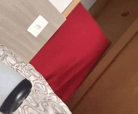 Дверь-то и не заметил