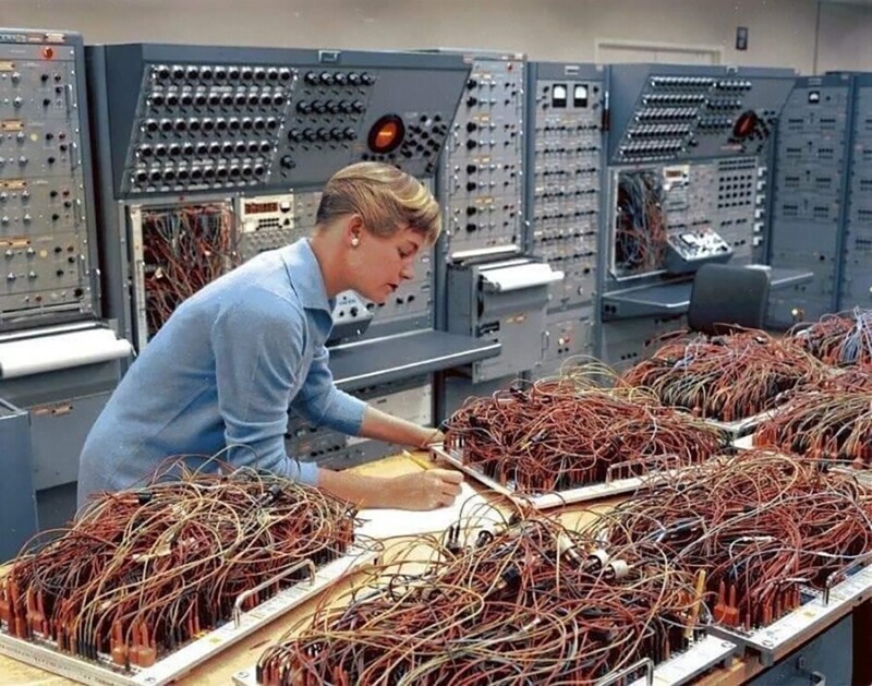 Обслуживание аналоговых компьютеров в космическом подразделении General Dynamics. 1964 год
