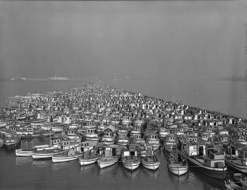 Японские рыболовные суда, конфискованные канадскими властями во время Второй мировой войны у побережья Британской Колумбии. 27 декабря 1941 год