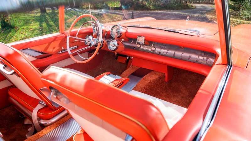 Этот потрясающий концепт-кар Mercury XM Turnpike Cruiser 1956 года отправляется на аукцион