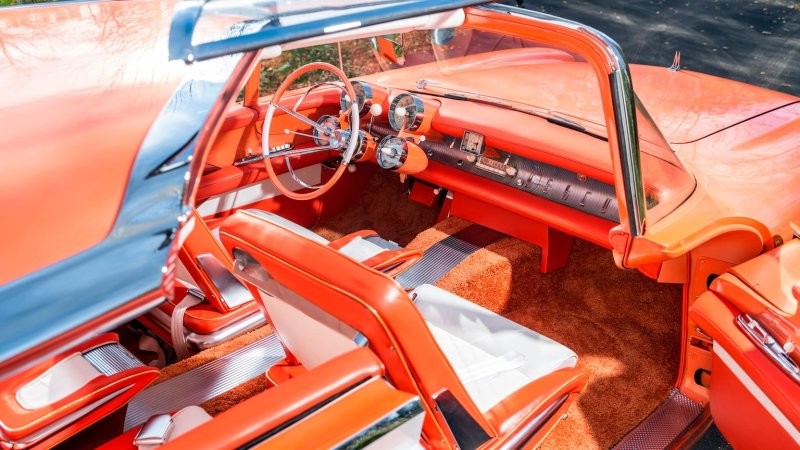 Этот потрясающий концепт-кар Mercury XM Turnpike Cruiser 1956 года отправляется на аукцион