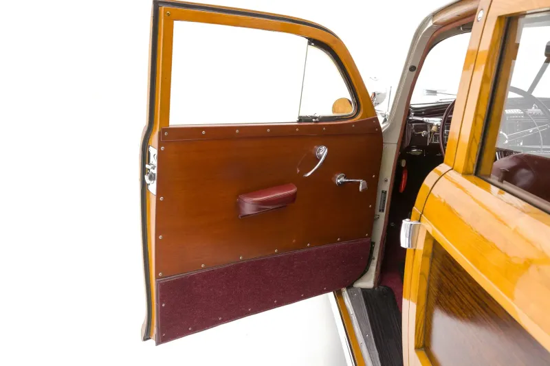 Chrysler Town & Country Sedan 1948 года: роскошный седан с деревянным кузовом