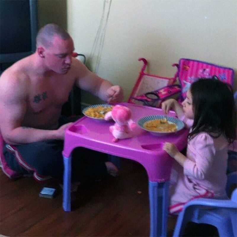 Что может быть лучше завтрака за розовым столиком?