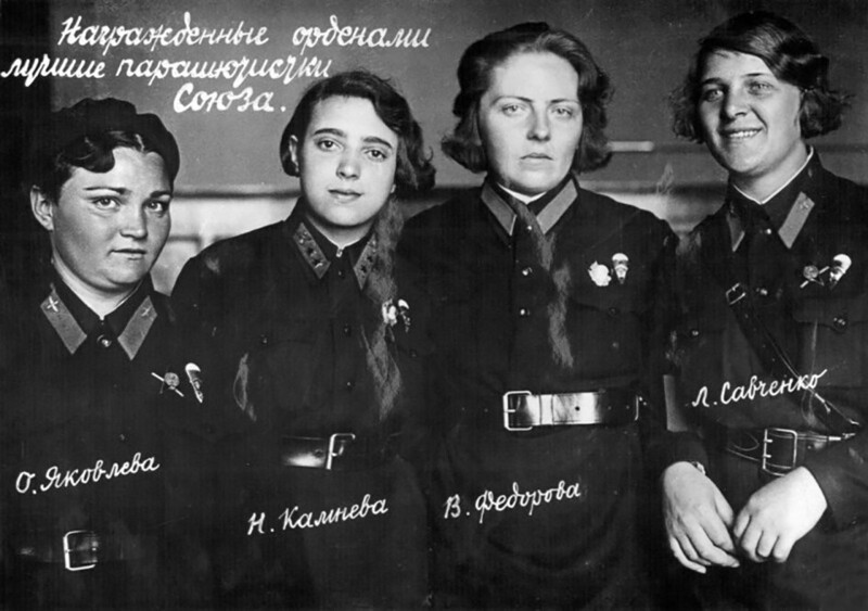 Лучшие парашютистки СССР. 1935 год