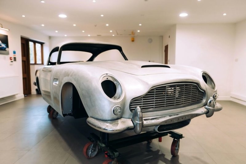 Соберите свой собственный автомобиль Бонда: Aston Martin DB5 1964 года выставлен на аукцион в виде конструктора