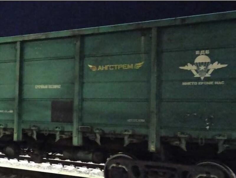 Пограничники не пропустили в Литву вагоны с российской военной символикой