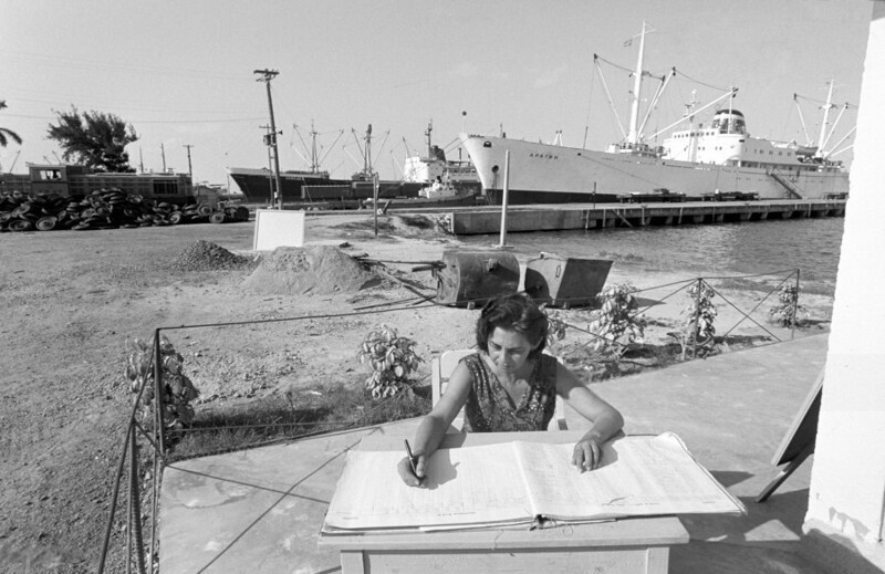 25 ноября 1972 года. Куба, порт Нуэвитас. Таможня. Фото Klaus Morgenstern.