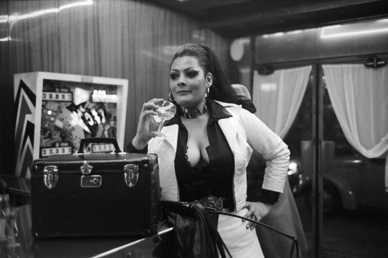 30 ноября 1972 года. Париж. Проститутка. Фото Jack Garofalo.