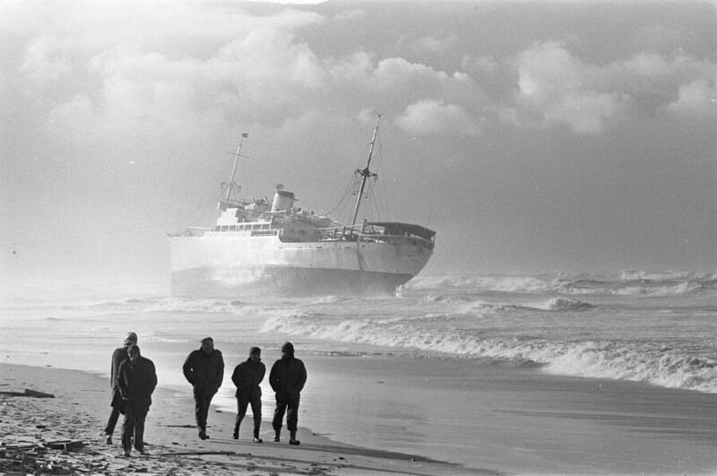 13 ноября 1972 года. Китайское судно Wan Chun село на мель недалеко от Эймёйдена, Нидерланды.